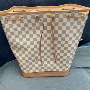 Noe azure shoulder bag.